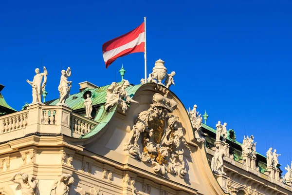 Viyana bölgesindeki tarihi bina, Avusturya bayrağı