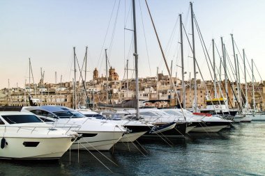 Grand Harbour Marina, Malta üzerinde Yatlar demirli 