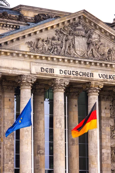 Reichstag Alman ve Avrupa bayrağı — Stok fotoğraf