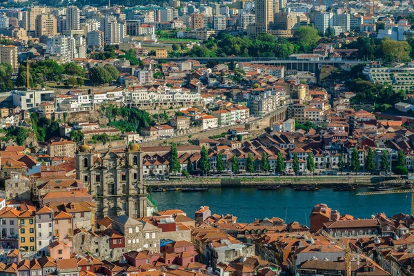 Пташиного польоту Porto і Віла-нова де-Гайя, Португалія — стокове фото