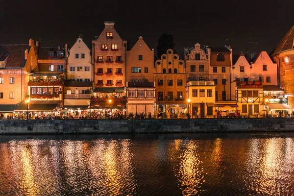 Старе місто в Гданську по ночах — стокове фото