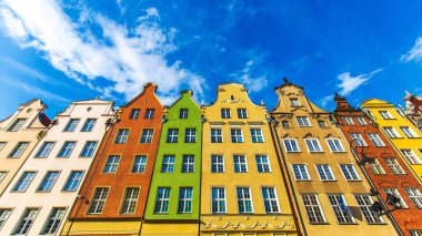 Gdansk tarihi merkezi renkli binalar 