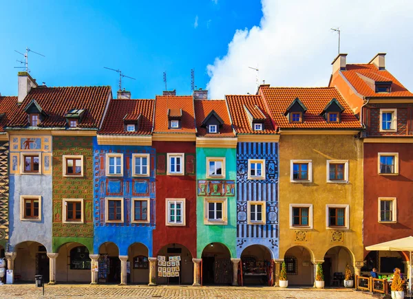Колоритні будівлі розташований на головній площі міста Познань, Польща — стокове фото