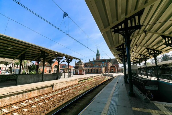 Bahnsteig des Hauptbahnhofs in Danzig, Polen — Stockfoto