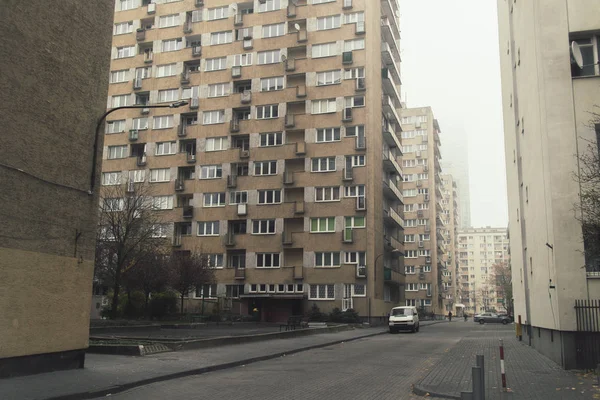 社会主义的住宅建筑，在华沙，波兰 — 图库照片