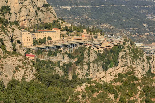 Montserrat kolostor megtekintése. Magas hegyek. A Catalonia. Spanyolország — Stock Fotó