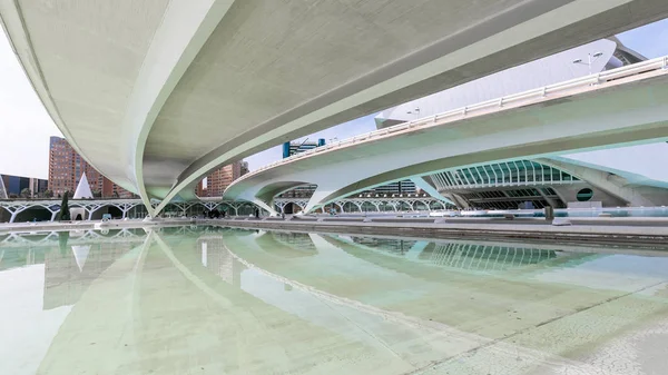 Modern arkitektur i the City of Arts and Sciences - Valencia, Spanien februari 2017 — Stockfoto