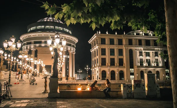 Skopje şehir merkezi gece, Makedonya - Ağustos 2016 — Stok fotoğraf