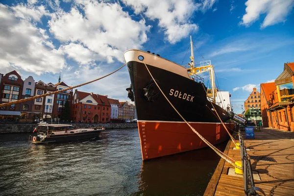 Museu navio Soldek em museu marítimo no centro da cidade de Gdansk, na Polônia - setembro 2016 — Fotografia de Stock