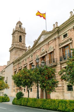 Valencia, İspanya bina vintage üzerine İspanyol bayrağı