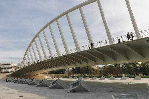 Bridge over Gardens of Turia in Valencia, Spain - February 2017 — Stock Photo, Image