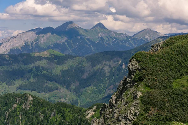 Γραφική θέα στις κορυφές στα βουνά Tatry — Φωτογραφία Αρχείου