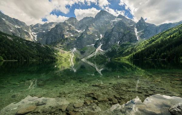 Oog van de zee (Morskie Oko) meer in Tatra gebergte — Stockfoto