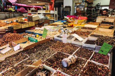 Taze yeşil avokado sokak piyasada Tel-Aviv, İsrail