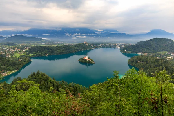 Slovenya Daki Mala Osojnica Dağından Sisli Bir Günde Gölün Manzarası — Stok fotoğraf