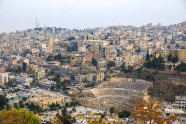 Ürdün, Amman 'daki Hisar' dan Roma Tiyatrosu 'na bakın.