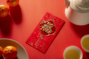 Çin 'in yeni yıl yemeği ve içeceği kırmızı zarflı Ang Pao..