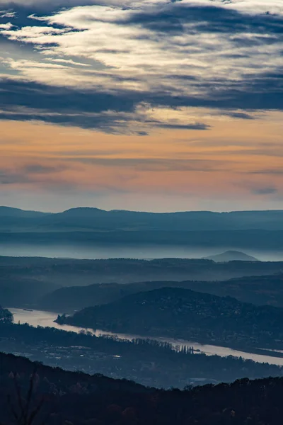 Vista sobre o norte de Bonn a partir do Oelberg à luz de uma tarde outonal . — Fotografia de Stock