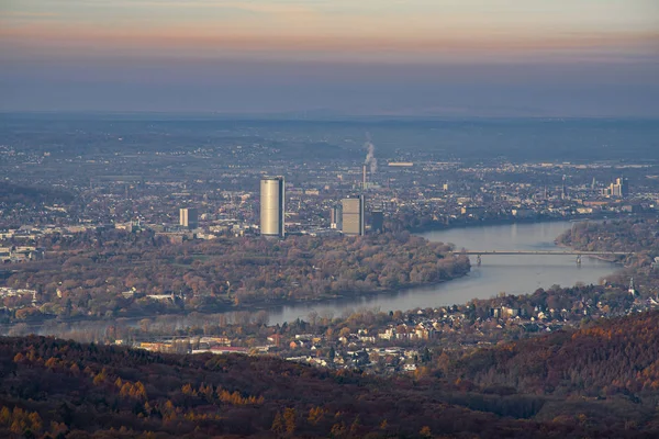 Bonn városa az őszi nap fényében. — Stock Fotó