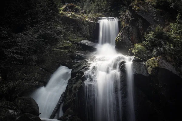 Teil der Triberger Wasserfälle im Schwarzwald. — Stockfoto