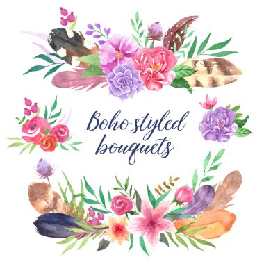 Elle çizilmiş suluboya çiçek buketleri. Boho tarzı tüyler, beyaz arka planda izole bir illüstrasyon. Kartlar, posterler, düğün davetiyeleri için Boho tasarımı. Kırsal tüyler kenarlar