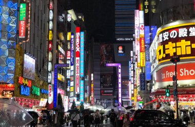 Japonya 'daki binalar ve insanlar