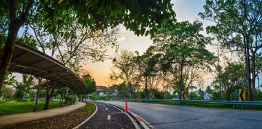 Üniversite Park Yolu, Tayland 'daki halk parkı.