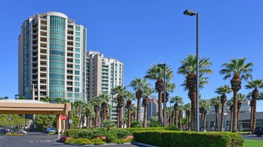 Las Vegas Nv, Usa 10-3-18 Park Towers at Hughes Center, Las Vegas Bulvarı 'nın doğusunda yer alan 20 katlı bir ikiz kule binasıdır.