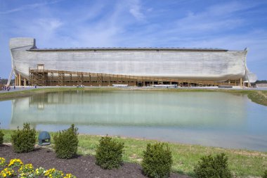 Ark Karşılaşması. Williamstown, Ky, Usa 04-14-17 İncil 'deki boyutlara göre inşa edildi. Bu modern mühendislik harikası ziyaretçileri hayrete düşürüyor..