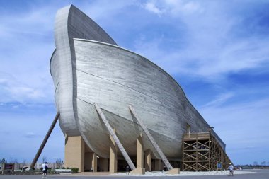 Ark Karşılaşması. Williamstown, Ky, Usa 04-14-17 İncil 'deki boyutlara göre inşa edildi. Bu modern mühendislik harikası ziyaretçileri hayrete düşürüyor..