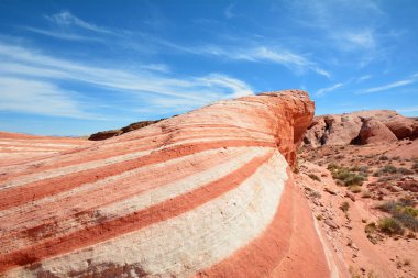 Nevada Usa 'daki Clark County' deki Fire State Park Vadisi. Dünyaca ünlü 40.000 dönümlük parlak kırmızı Aztek kumtaşı arazisiyle