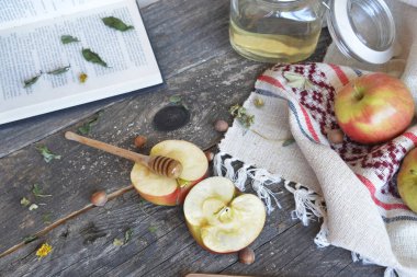  elma ile sonbahar sahne