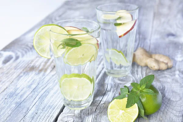 Detox water with apple — Stock Photo, Image
