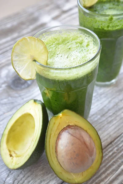 Smoothie with avocado and lime — Stock Photo, Image