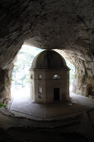 Valadiertempel Einer Höhle Der Roten Kehle Italien — Stockfoto