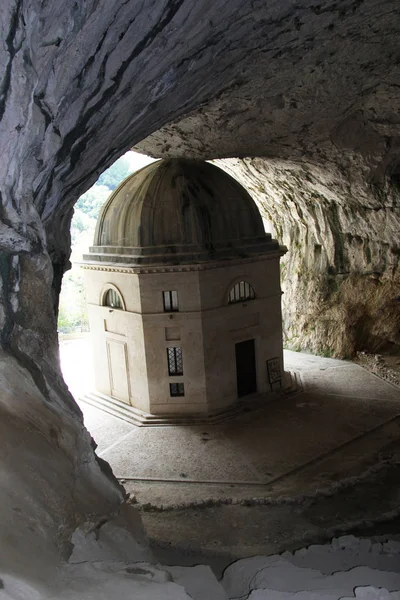 Valadiertempel Einer Höhle Der Roten Kehle Italien — Stockfoto