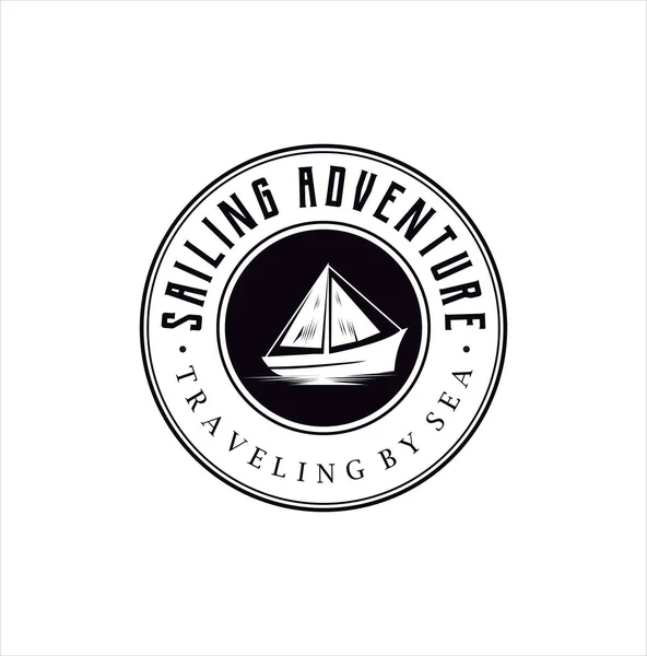 Segling Yacht Logo Design Siluett Inspiration Enkel Vintage Boat Logo — Stock vektor