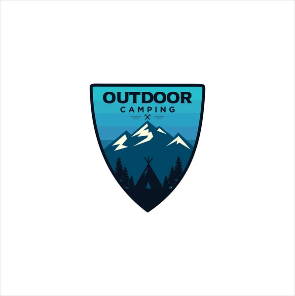 Logo Mountain Adventure Diseño Logo Exterior Montaña Senderismo Camping Expedición — Archivo Imágenes Vectoriales