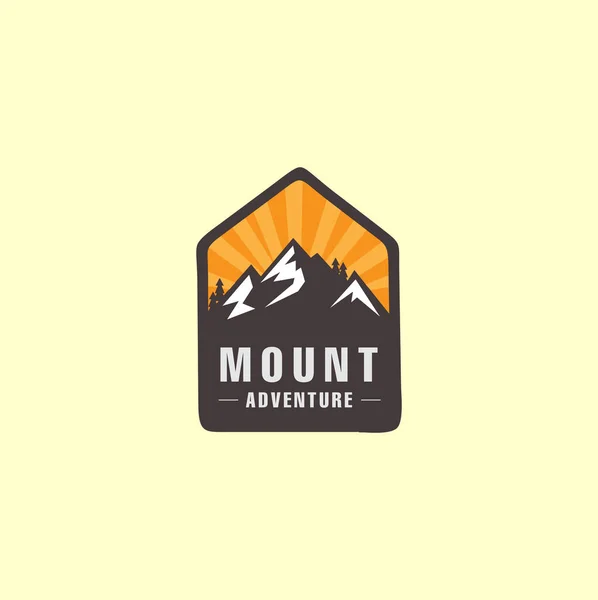 Mountain Outdoor Projektowanie Logo Turystyka Camping Ekspedycja Outdoor Adventure Zwiedzanie — Wektor stockowy