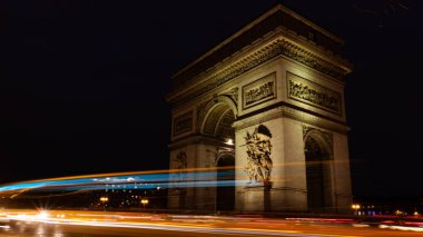Fransa 'nın başkenti Paris' te Charles de Gaulle meydanındaki Zafer Takı manzarası