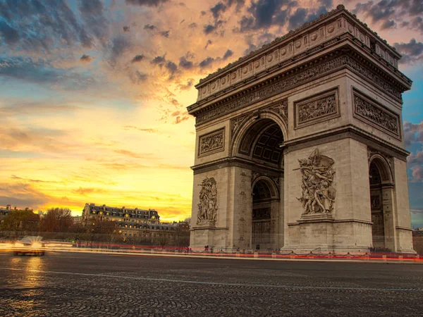 Paris, Fransa 'daki Charles de Gaulle meydanındaki Zafer Takı manzarası