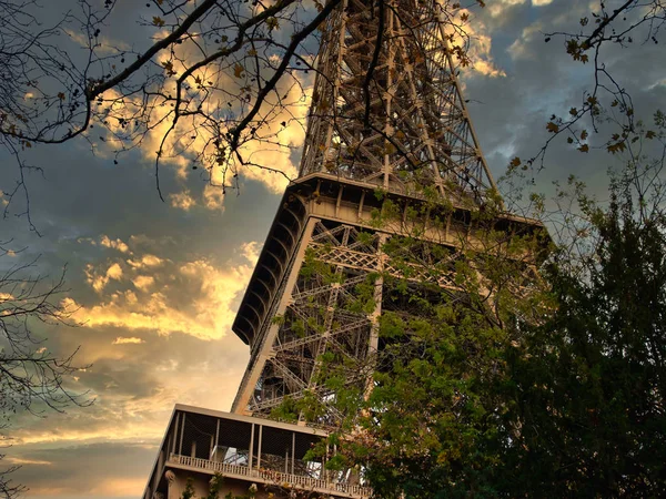 Torre Eiffel ao pôr do sol em Paris, França — Fotografia de Stock