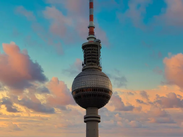 Berlin, Allemagne - Tour de télévision de Berlin au coucher du soleil — Photo