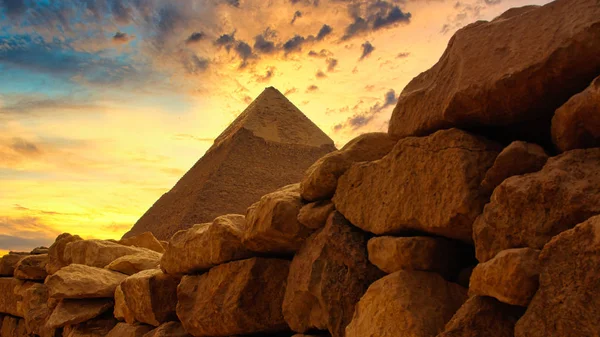 Beroemde Chephren Piramide Achter Een Historische Stenen Muur Giza Egypte — Stockfoto