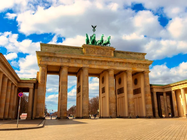 Brandenburg Kapısı 'nın güzel manzarası, Berlin