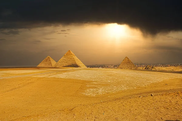 Giza Egypte Januari 2020 Toeristische Drukte Met Kamelen Mensen Voor — Stockfoto