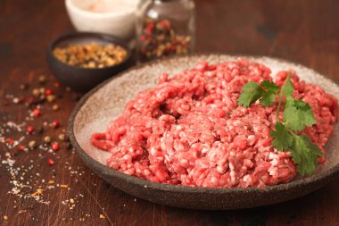 Taze çiğ kıyma, kıyma, baharatlı kıyma.