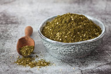 Orta Doğu zaatar baharatı kasede