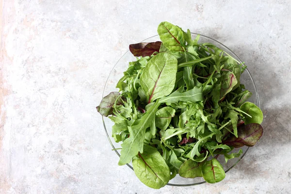 Salada Mista Verde Fresca Uma Tigela — Fotografia de Stock