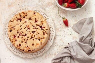 Böğürtlenli ev yapımı kek.